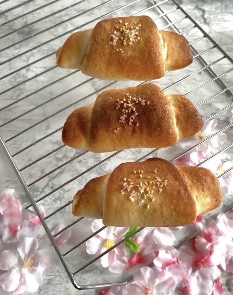 バターたっぷり塩パン