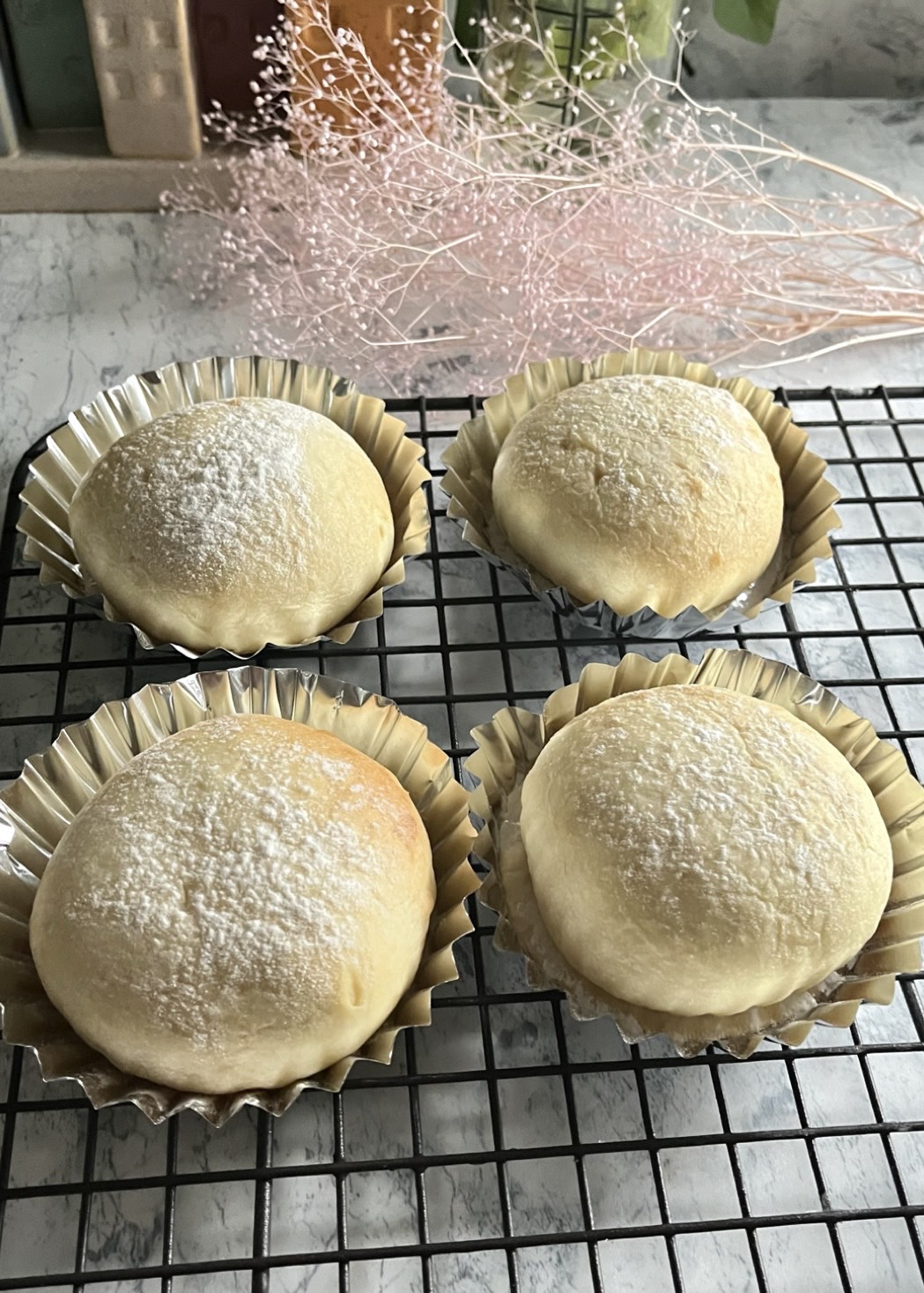 白いクリームパン